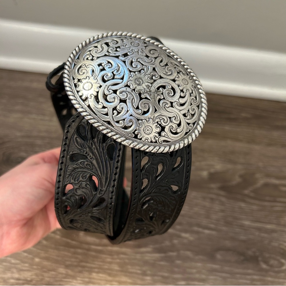 SOLD Tony Lama Ladies Black Filigree Trophy Western Belt / Size 32